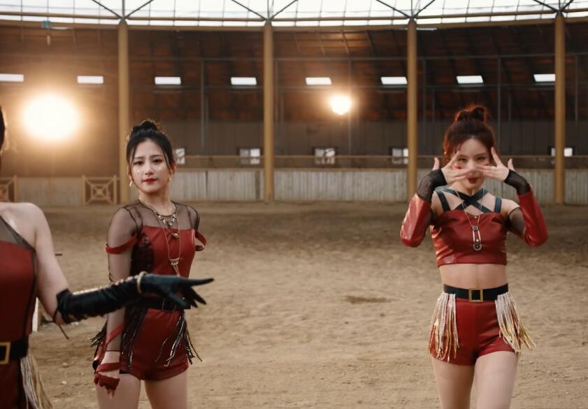 NATURE (네이처) – ‘RICA RICA’ 韩流车载MV