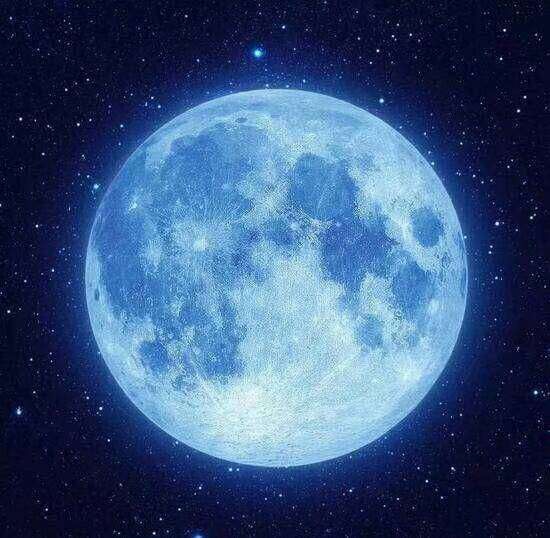 蓝月、超级月亮、月全食：《寂静之空》